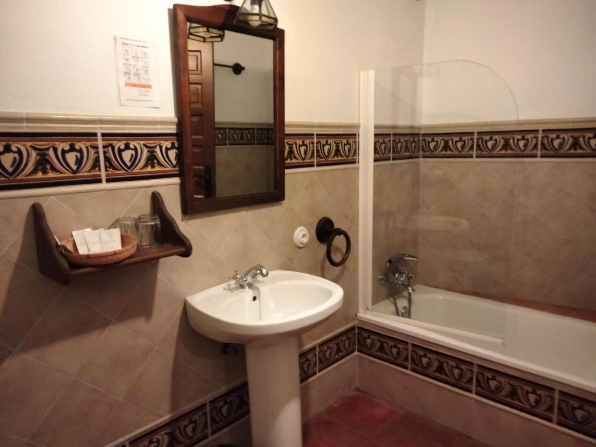 Гостьовий будинок Casa Rural Y Restaurante Casa Adriano Аланіс Екстер'єр фото